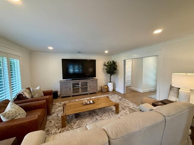 Photo - 1833 Pandora Dr Casa