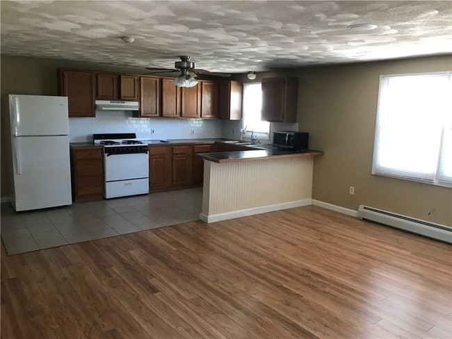 Building Photo - 1282 Chalkstone Ave Unit 1