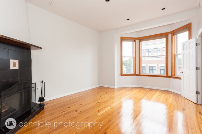 Building Photo - 2204 N Clybourn Ave Unit 3