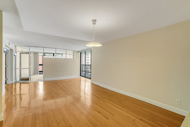 Building Photo - 3800 Fairfax Dr Rental
