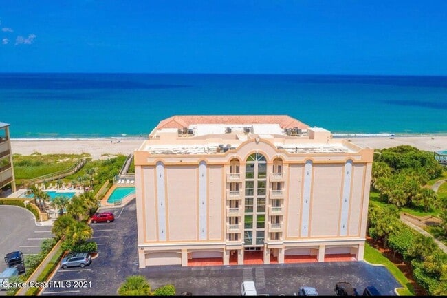 Building Photo - 735 N Hwy A1A Unit 303