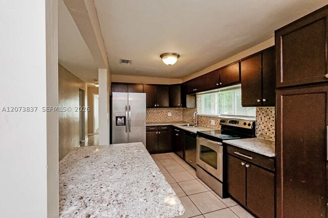 Photo - 940 SE 5th St