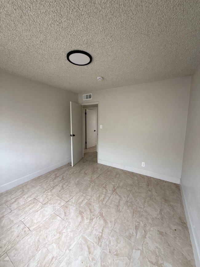 Photo - 807 Castaic Ave