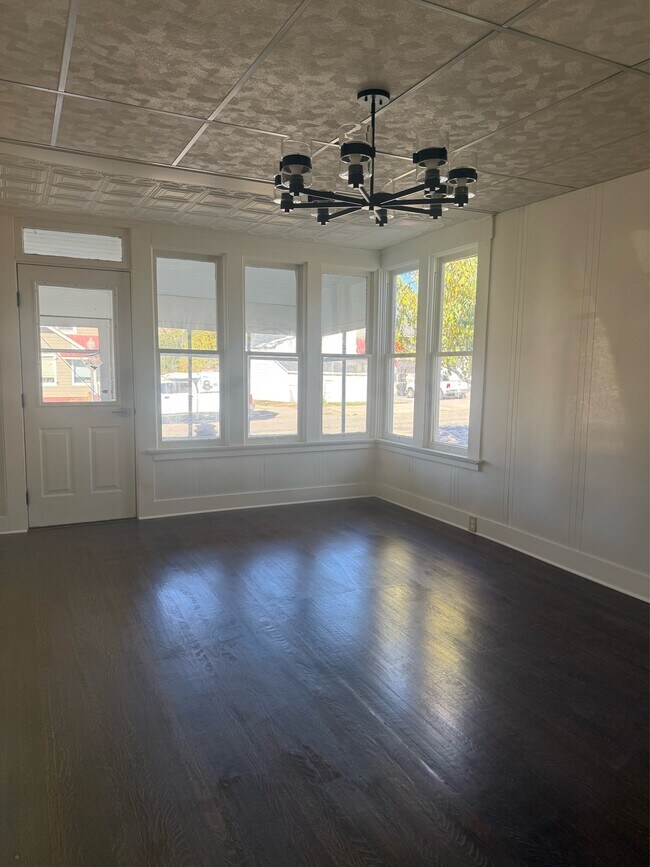 Photo - 215 W 5th St