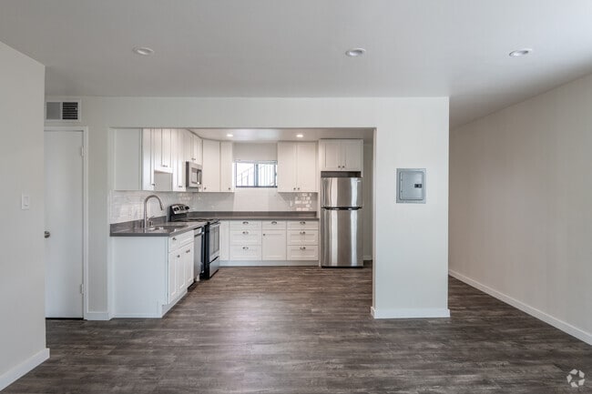 2HAB, 1BA - 895 ft² - Outrigger Apartments