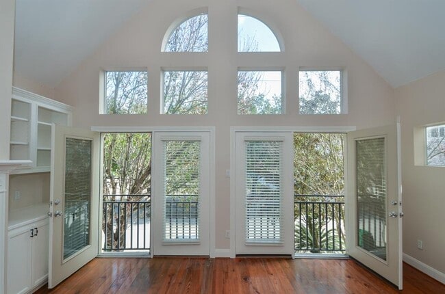 Photo - 703 Detering St