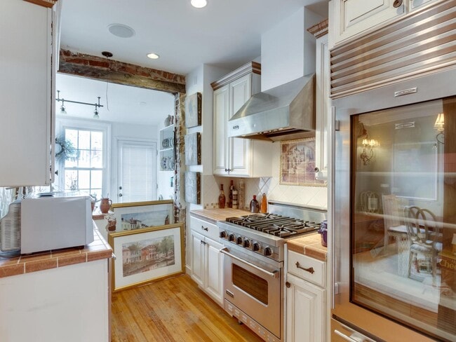 Photo - 1654 33rd St NW