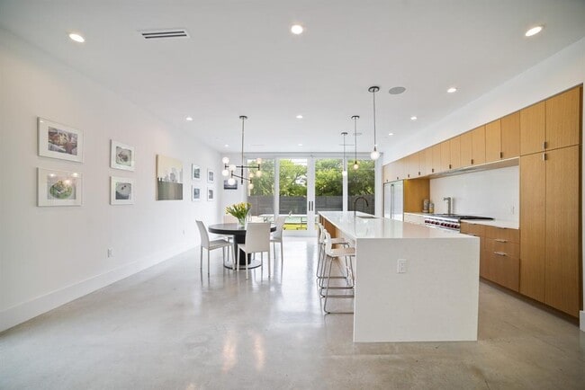 Photo - 2003 Melridge Pl