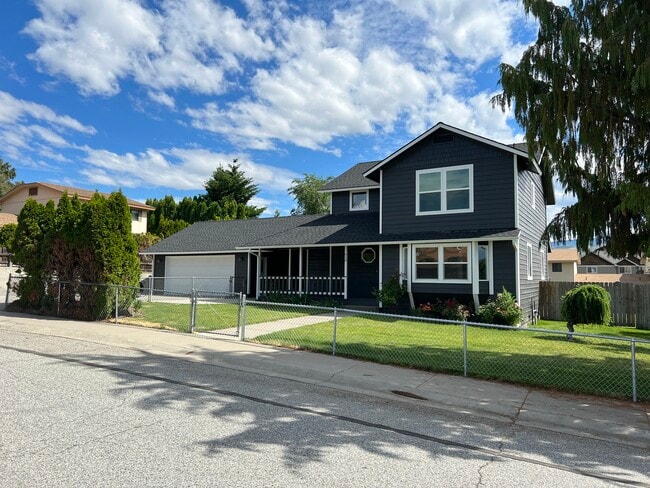 Building Photo - 610-612 12th St NE