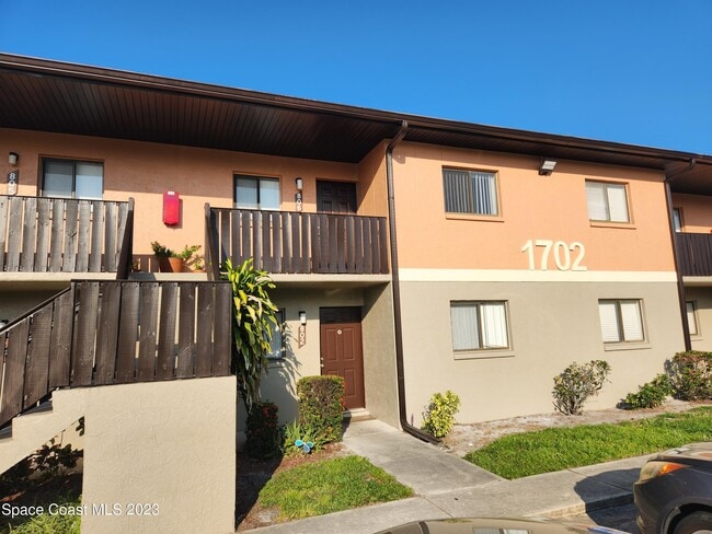 Building Photo - 1702 University Ln Unit 806