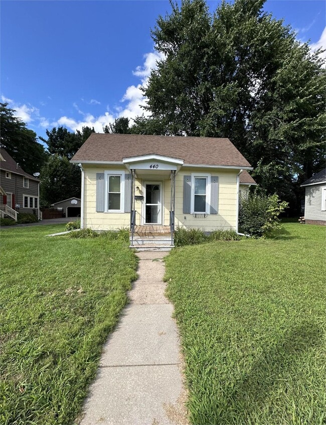 Building Photo - Exciting 3 Bed 1 Bath near UWEC!