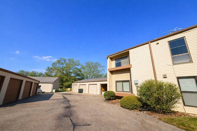 Photo - 1876 Haymarket Rd