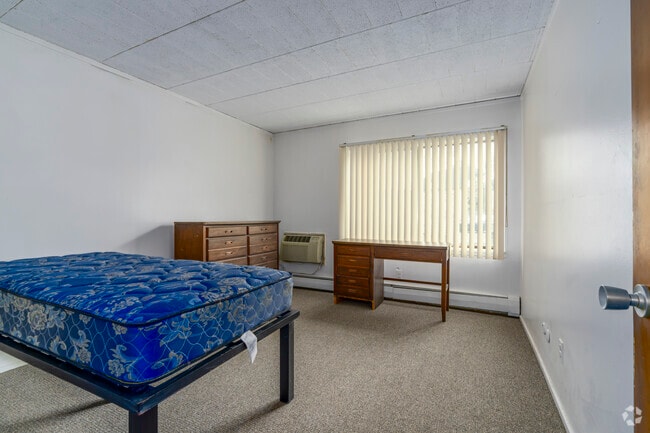 2BR, 1BA - 850SF - Bedroom