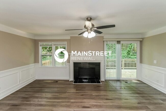 Photo - 4 Bedroom Pet-Friendly Home in Charlotte, NC with Main Street Renewal