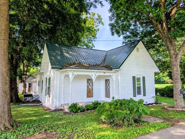 Photo - 107 W Cooper St
