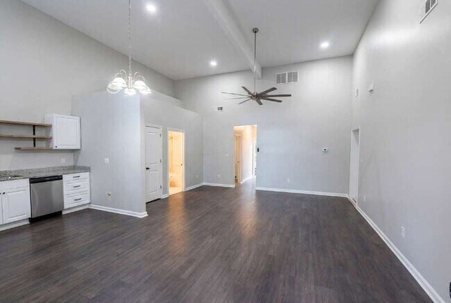 Photo - 226 Polar Rock Rd SW