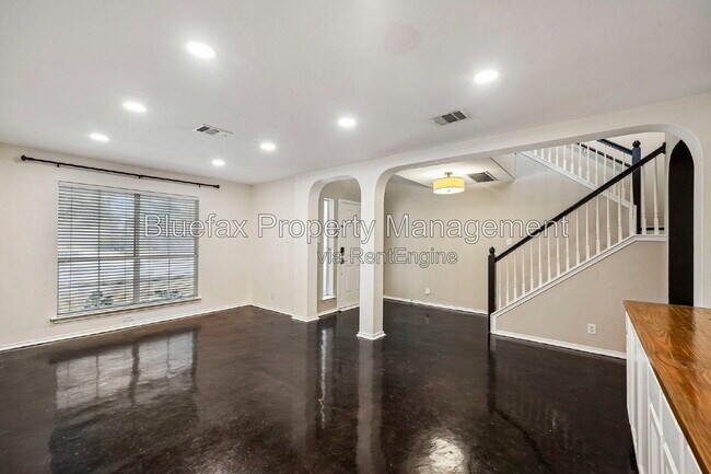 315 Hollow Grove