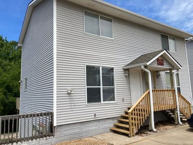 Building Photo - Newly Renovate 2 Bedroom 1.5 Bathroom Town... Unit 4217 Sunset Dr Apt 2