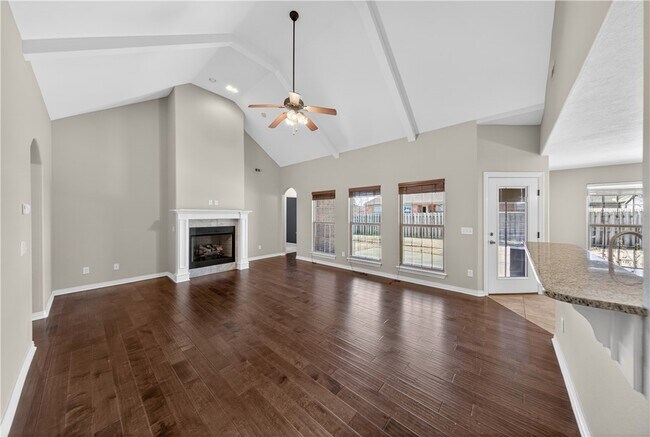 Photo - 402 SW Arch St