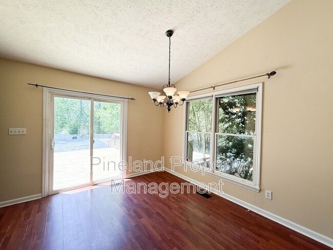 Photo - 107 Whitechapel Ln