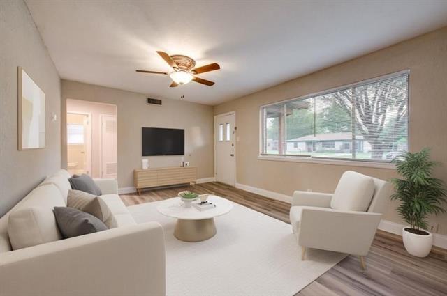 Photo - 3912 Lakewood Dr