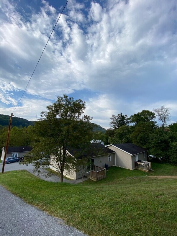 Photo - 213 Post Rd