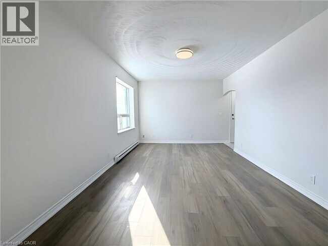 Photo - 6 Caithness St E Unit 2