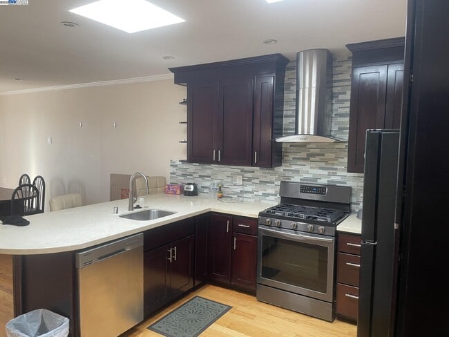 Photo - 586 39th Ave