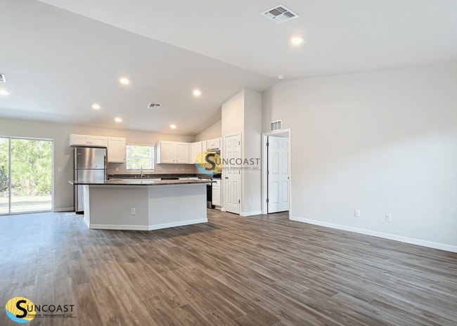 Photo - 22 Tropicana Parkway W