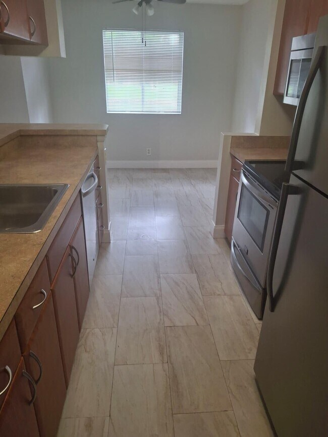 Photo - 9833 Westview Dr Unidad 813