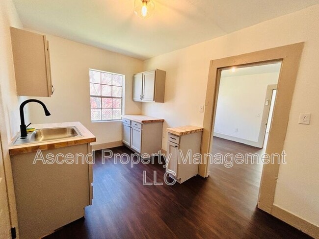 Photo - 727 Henderson Ave Unit B