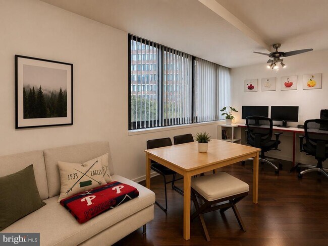 Photo - 1420 Locust St Unit 6B