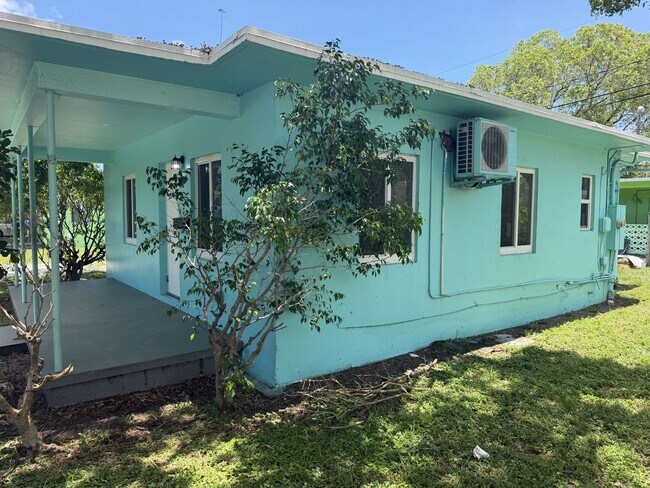 1444 NW 4th St