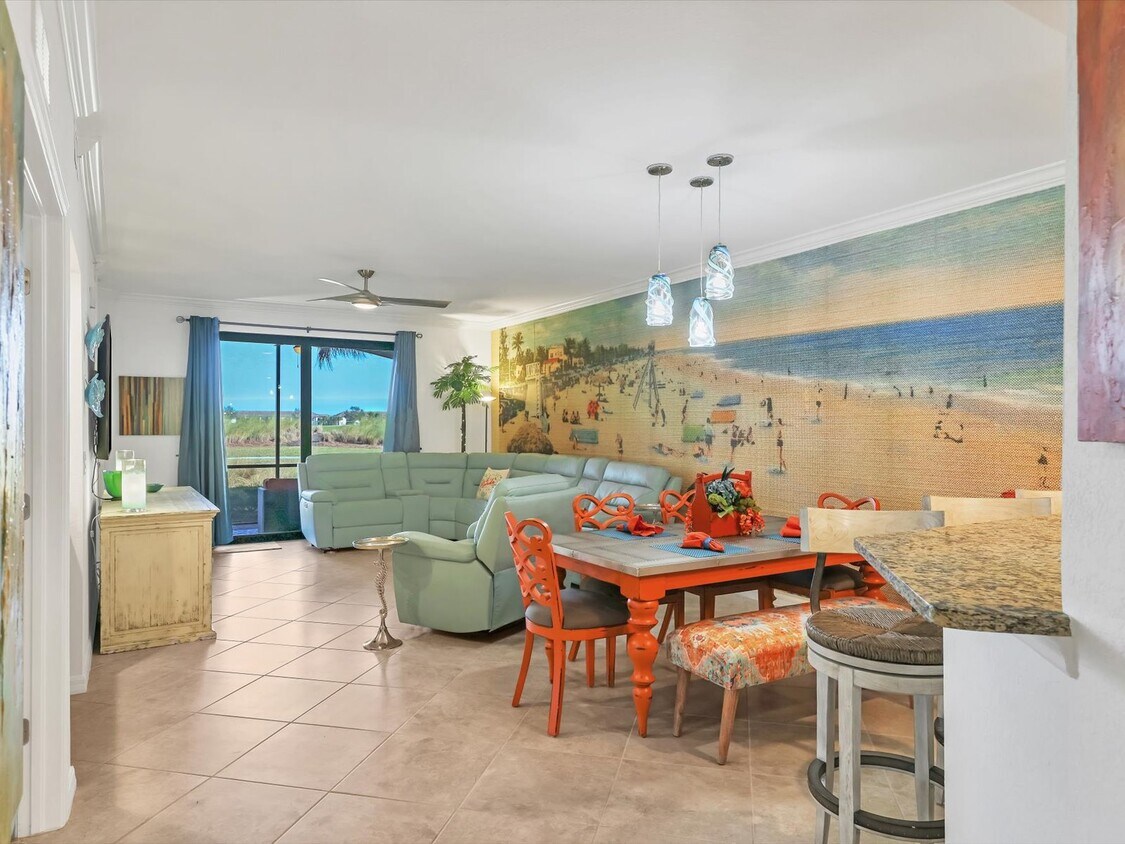 Living Room - 5558 Palmer Cir (Bradenton, FL)