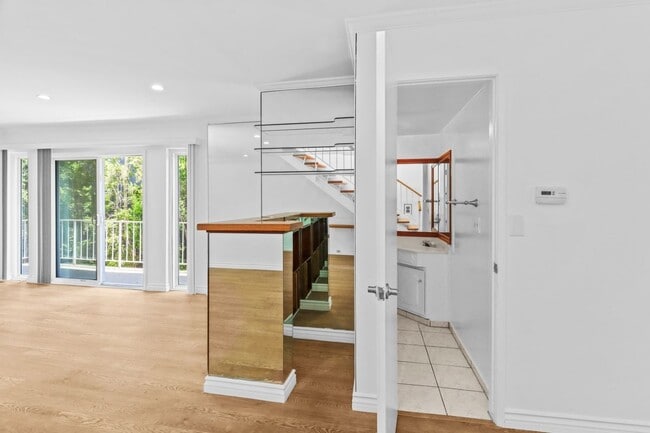 Photo - 4610 Densmore Ave