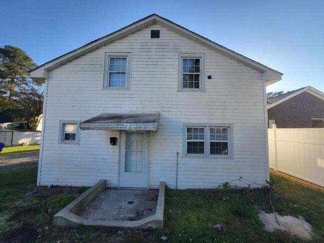 Building Photo - 707A West Main Street