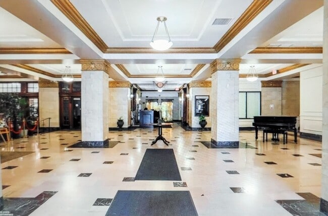 Photo - 15 E Kirby St Unit 320