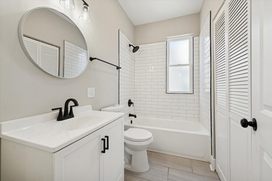 Photo - 4845 W Potomac Ave Unidad 2
