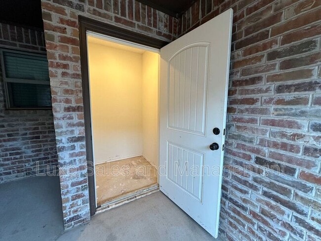 Photo - 412 Chalk Hill Ct