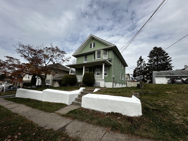 Frente de la casa - 227 Hamilton Ave Unidad 2