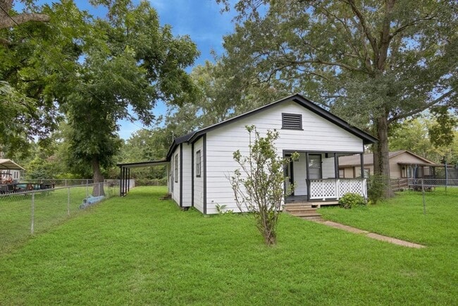 Photo - 406 Bardash St