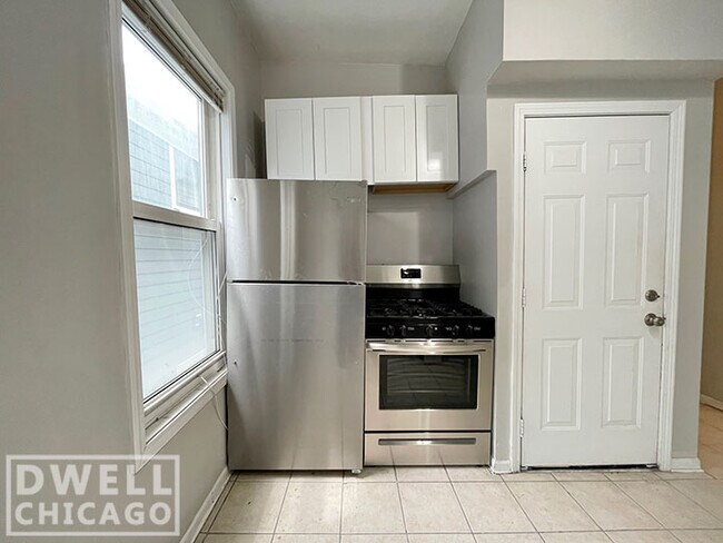 Photo - 3631 N Hermitage Ave Unidad 2R