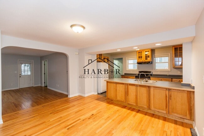 Photo - 27 8th St NW