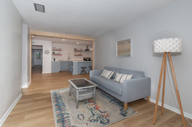 Building Photo - 801 E 23rd Ave Unit ID1246607P Rental