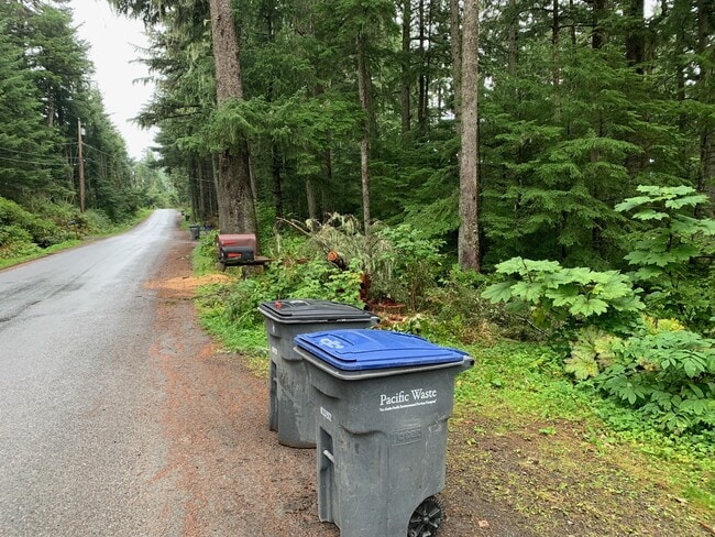 Street View and Mailbox - 1323 Mendenhall Peninsula Rd Apartamentos Unidad 1323 Men Pen Rd