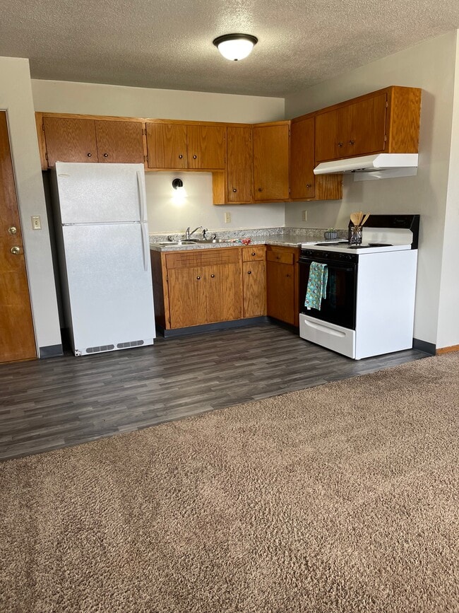 1 bed, 1 bath $695, Avail Aug 17! - Rivers Edge Apartments