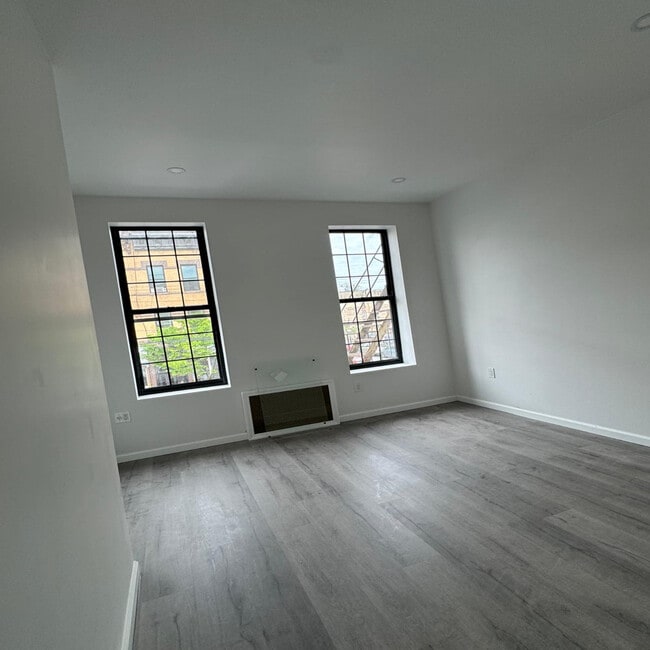 Photo - 260 Wyckoff Ave Unidad 2R