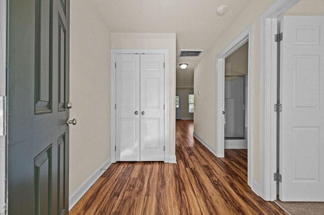 Building Photo - RENT THIS TWO BEDROOM UNIT FOR REDUCED REN...