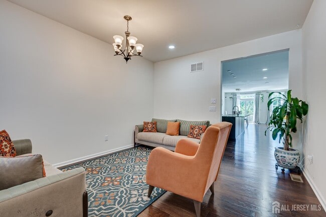 Photo - 14 Hyacinth Ln