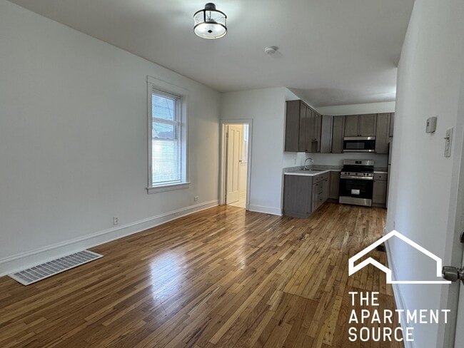 Photo - 3915 W Potomac Ave Unidad 1